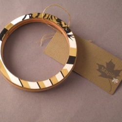 Cool bracelets and earrings, made out of recycled wood from skateboards - by Maple XO