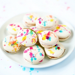 Splatter painted french macarons - so easy to make with edible food paint!