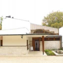 The Maison Carré, which is not far from Paris, is one of the most important private homes designed by Alvar Aalto.