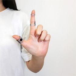 Air Clicker here designed by Yeon Su Kim, stripped of all the unnecessary components and connected to your smartphone via Bluetooth, you use your hand to take the photo, no camera required! 
