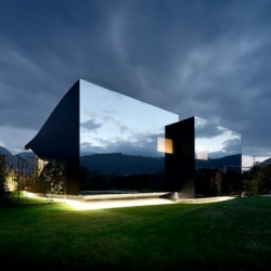 The mirror houses, a pair of holiday homes in Bolzano, Italy by Peter Pichler.