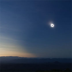 Colin Legg's stunning footage of the Total Solar Eclipse, Nov 14 2012,The Granite, FNQ, Australia.