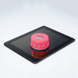 A Tiny Japanese Roomba for cleaning iDevice screens? This is the Automee S.