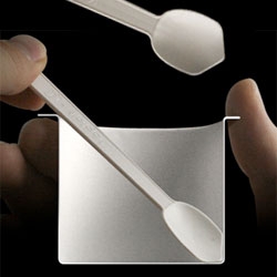 Interesting Yogurt spoon to get every last bite out of the corners - by Nojae Park