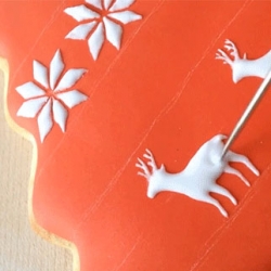 Impressive holiday cookie decoration from Amber Spiegel complete with tiny reindeer.