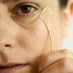 Noa Zilberman traces the lines of her face to handcraft a collection of gold jewelry that emphasizes and celbrates rather than covers up the lines.