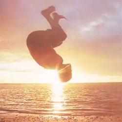 Endless Dance, slowmotion breakdancing on the beach.