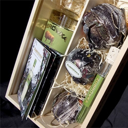 Fun gift set from Zubrowka vodka featuring beautiful illustrations, apples and bison grass!