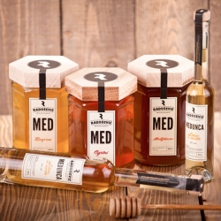 Honeycomb-inspired packaging for OP Radosevic honeys by Mit Design Studio.