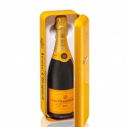 A mini fridge to keep your Veuve Clicquot champagne cold. So cool !