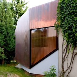 The Zurich based architectural practice XPACE realised this extension of a private house of a sculptor in Luxemburg. The copper cladded building provides a studio and a wellness area with a sauna and a viewing terrace.