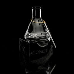 A unique collaboration between Sentral Designstudio and Åsa Jungnelius at Kosta Boda - limited edition of 20 handcrafted perfume bottles, as the first in a series of from the new fragrance brand AGONIST.