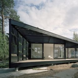 The Archipelago House by Tham and Videgård Hansson Arkitekter is located in the outer Stockholm archipelago. It's zig-zag shape creates a series of outside spaces sheltered from the strong sea winds. Awesome.