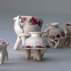 It’s name is “hybrid tea set”, designed by Ronit Baranga from israel for the “dining in 2015″ competition of designboom 