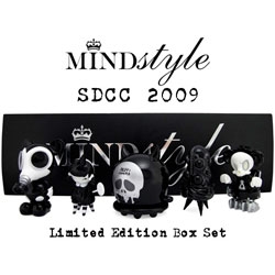 Amazing what matching colors can do for an instant set - MINDstyle second anniversary box set will launch at SDCC - 5 glossy b/w versions of their most sought after mini-figs