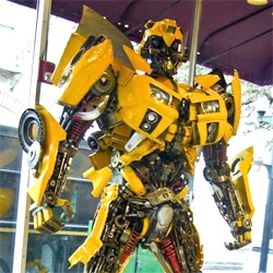 Thai Sculptor Transforms Scrap Parts Into Jumbo Autobots. Wow.