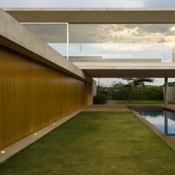 Osler House, Brasilia  / Marcio Kogan