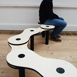 The bench inspired by the bicycle chain created by the Danish designer Kerstin Kongsted.