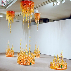 Light installation project using only prescription bottles, mirror and fluorescent lights. Created by Jean Shin from Korea, Chemical Balance speaks to our culture’s over-consumption of prescription drugs and our bodies’ dependency on these medications. 