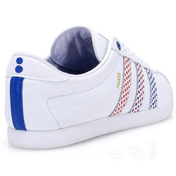 Nice collaboration between the parisian store Colette and Adidas for the Consortium City Program. We love the blue and red polka dots on the Paris Edition !