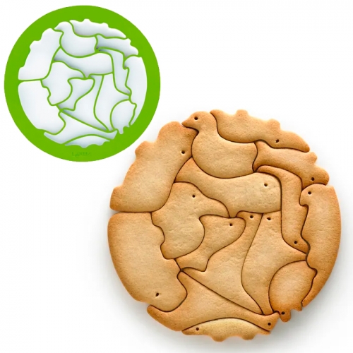 Lékué Animal Cookie Puzzle Cutter - love the efficiency of this cookie cutter! Also check out their holiday sets with Christmas trees, snowflakes and hearts.