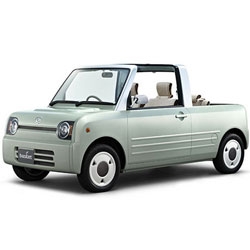While most manufacturers are packing new cars with as much as they can find, the Daihatsu Basket is extremely minimalist. 