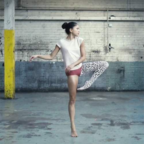 The Chemical Brothers - Wide Open (feat. Beck) She turns into a Nervous System looking body... trippy. Director: Dom & Nic, Producer: John Madsen, Choreographer: Wayne McGregor, Dancer: Sonoya Mizuno 
