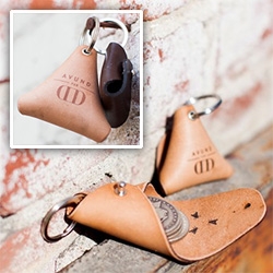 Dan & Dave Fly Trap - a nice little, triangular, leather button pouch that's perfect for a few coins or other little things on your keychain. Made by Avund Goods.