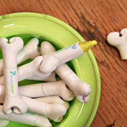 "DrawBone" pen by Ming Tong. This bone shape highlighter  pen can be joined together to create a "longer bone".