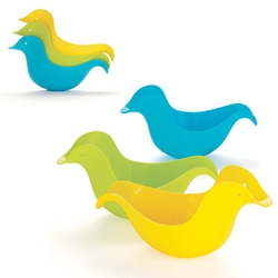 Skip Hop's new Dunck's ~ This adorable set of three colorful ducks float and pour - rinse cups and stackable toys!