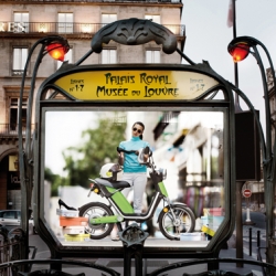 With the e-MO, the french automotive company Matra has taken up the challenge to make the electric scooter democratic!