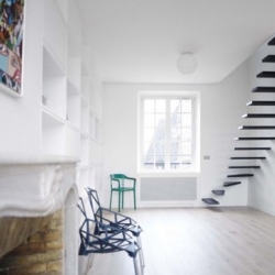 The french architecture and design studio Ecole has designed an apartment interior in Paris. The project comprised a full restructuration of the existing space and the conception of some design elements. 