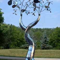 Jason Stillman is one of those sculptors who take sculpting to a new level. While many of his works are already on display at many places, he has designed an amazing Kinetic Steel Sculpture titled 'The Evolution of Flora'