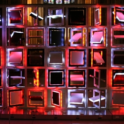 After 2 years of work, the Brussels-based LAb[au] exhibited ‘Framework f5×5x5′, generative and interactive kinetic display, at the Basilique de Saint-Denis in Paris.