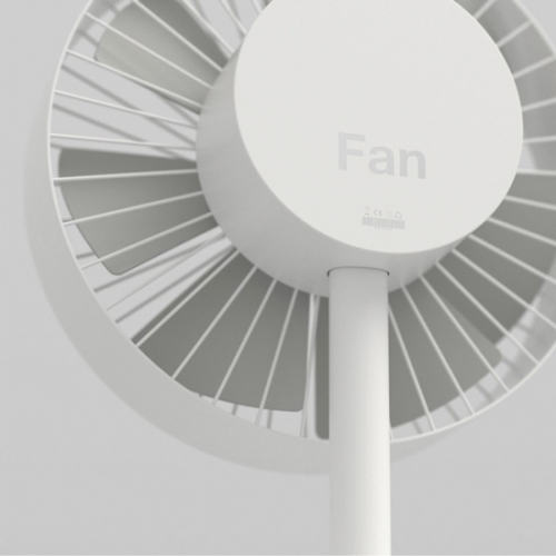 Munich based studio Relvaokellermann pesents the project fan. A domestic ventilator reduced to the necessary. It's a sample of the new lab section on their website.