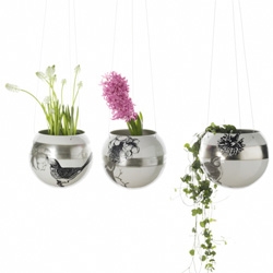 Pretty little hanging porcelain vases ~ Feinedinge
