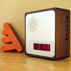 Furni's new wood and acrylic LED clock called ALBA reminds me of summers spent at my Grandfather's - such 'grandpa' charm! I want one!