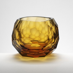 Glacier Collection by David Wiseman was created for the Czech company Artêl and the collection include the bowls you see in the post, a vase, and two glasses.