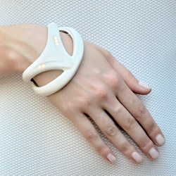 Second Skin, designed by Svetlana Blum, redefines a watch by disguising its simplistic functional as jewelry. 