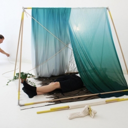 A portable indoor tent kit, that gives you the opportunity to create a personal space wherever and whenever you want. Build up the tent, plug in the light cable and you’re guerrilla camping in your own home.
