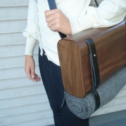 Check out this very cool wooden bag. It's built around a regular wine bottle. Useful, not just for your next picnic.