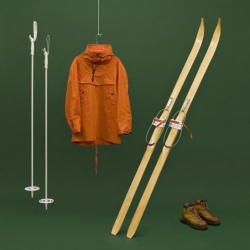 Master of the minimal Erik Schedin has collaborated with Tegnässkidan AB to come up with a finely edited version of their classic ski model 'Rajd'.