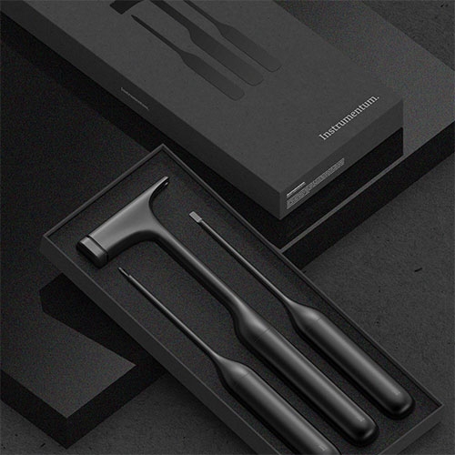 Instrumentum by Abidur Chowdhury. A unique twist on a hammer and screwdriver set - channeling more of a minimal electric toothbrush/silverware set look than your usual tools.