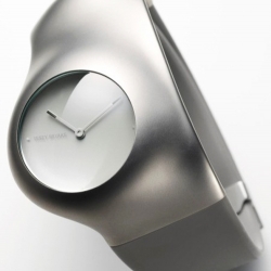 we love the last watch signed by Issey Miyake x Ross Lovegrove...