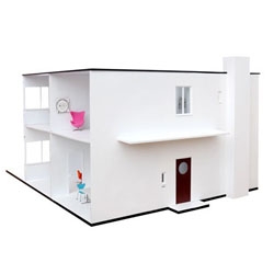 The Arne Jacobsen 1:16 House by Minimii is a replica of Arne Jacobsen’s own villa in Charlottenlund, Denmark.
