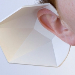EARSHELL is a simple, efficient and elegant sound enhancing device. It can be used to improve our listening of music or opera.  Refined, sleek profile, functions as piece of jewelry.