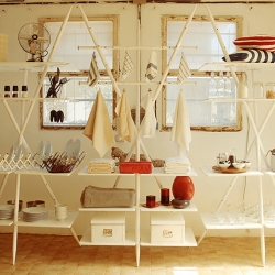 Shanghai is a flat-pack shelving system designed by Erminio Walter Deppieri.