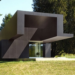 Patkau Architect's Linear House just won a 2011 AZ Design Award for Residential Architecture. 