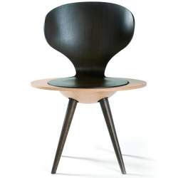 Andreas Varotsos has designed the new Luna chair for the Greek manufacturer Varangis.