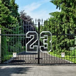Michael Jordan's mansion in Highland Park, Illinois, is up for auction. Ever wondered what Michael Jordan‘s house might look like?
